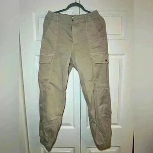 Garage Women’s Beige Cargo Pants. Size: M